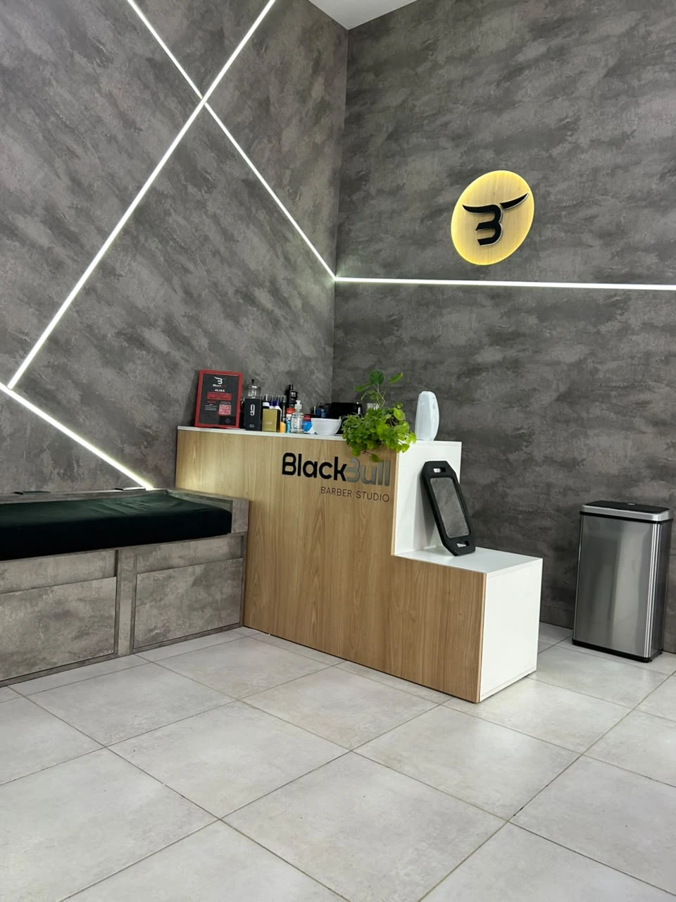 Recepción de BlackBull Barber Studio, barbería en Plottier